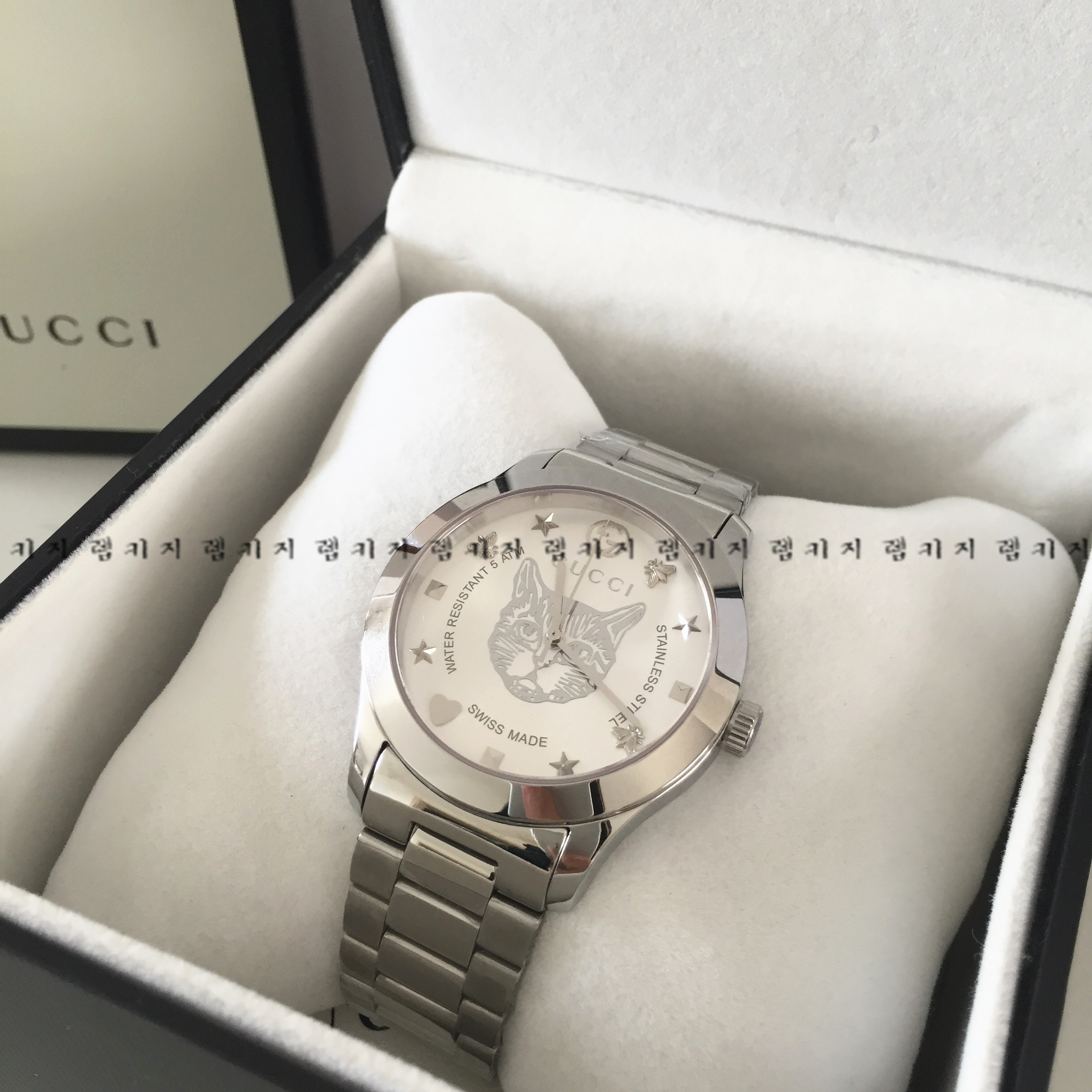 구찌 G타임리스 캣 워치 은장 남성 메탈시계